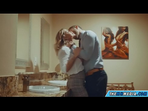 ❤️ Kad te prsata plavuša zavede u javnom toaletu ❤️❌ Porno na bs.verhentai.ru ❤